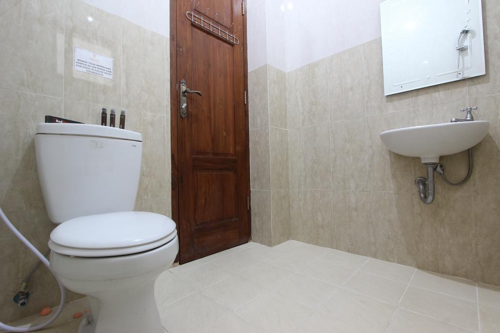 Reddoorz @ Plemburan Hotel Sleman  Exterior photo